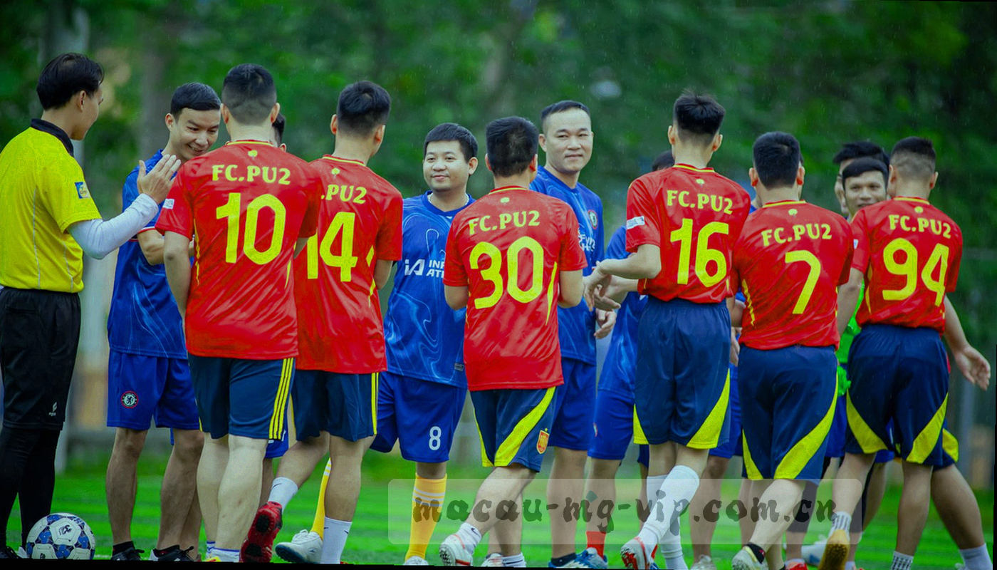深色面板上逐格亮起的光点与网格线